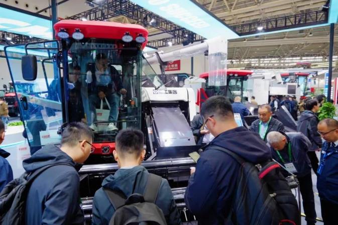 2025國際農(nóng)機(jī)展首日高光——徐工全場景智慧方案引爆全場