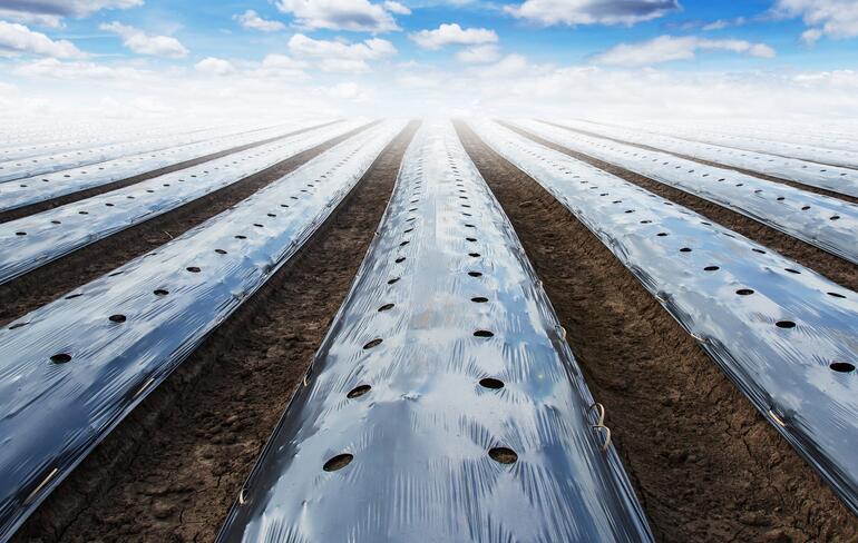 肃州开展残膜捡拾回收机试验验证作业面积达到3300亩